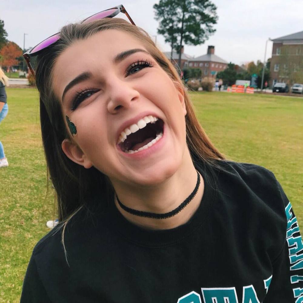 Meet your Posher, Danielle